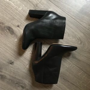 Also black leather boots